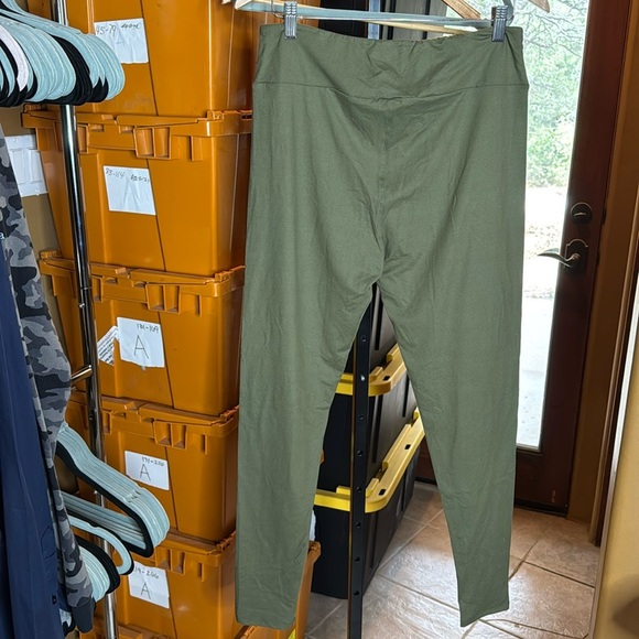 NEW Lularoe TC Tall & Curvy Olive Green Leggings Size 12-18 - Picture 5 of 5